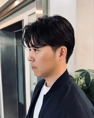 パーマ メンズ メンズ職人/センター パート/富沢真斗のヘアスタイル