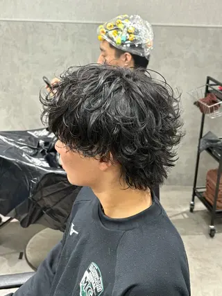 ショート カラー パーマ メンズ 【シャドウパーマ センターパート】義心のヘアスタイル