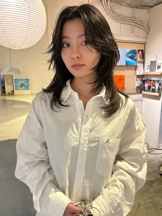 ミディアム カラー Loom.所属・村上雅人 ナチュラルモードのヘアスタイル