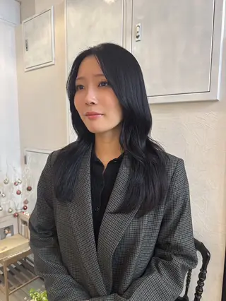 ミディアム Yui. ハイトーン/パーマ/のヘアスタイル