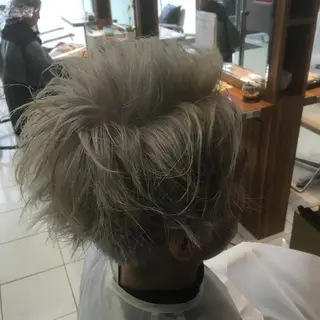 ショート カラー メンズ 白髪ぼかしハイライト 柳川拓哉のヘアスタイル