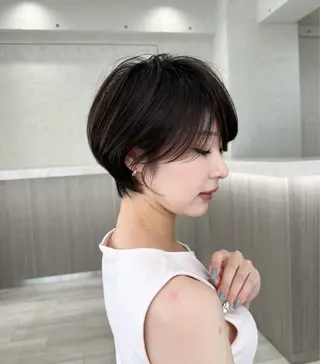 ショート グレージュ/レイヤー ふうか　渋谷のヘアスタイル