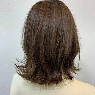 ミディアム カラー CHIC 岩下真衣のヘアスタイル