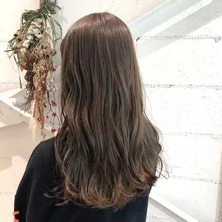 ロング カラー ayano ．のヘアスタイル