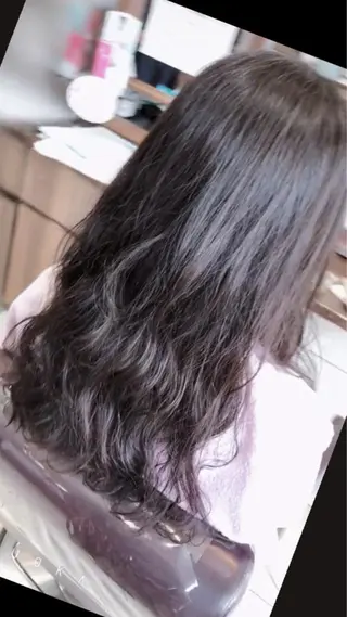 ロング 福見 美保のヘアスタイル