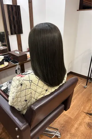 ミディアム カラー flower所属・原田 歩実のヘアスタイル