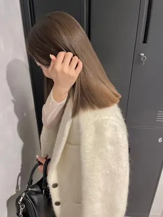 セミロング MIA スタイリストのヘアスタイル