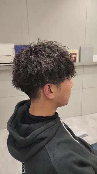 ミディアム メンズ パーマ Unille ユニル所属・亀井 香澄のヘアスタイル