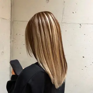 ミディアム カラー 🦖Maho🦖 ブリーチカラーのヘアスタイル