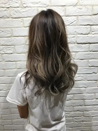 ミディアム カラー UMEDA FIGAROのヘアスタイル