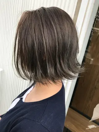 ミディアム カラー レイヤー　べージュ 白石研太のヘアスタイル