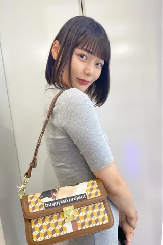 ミディアム カラー THE DAY所属・AKI HASHIMOTOのヘアスタイル