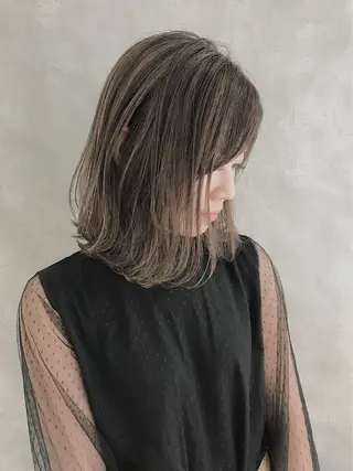 ミディアム カラー _WHITE 難波本店のヘアスタイル