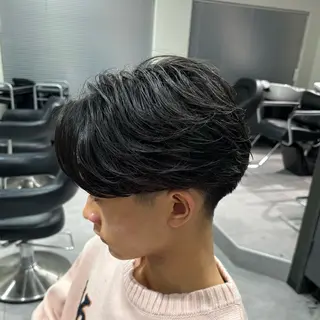 ミディアム パーマ メンズ 🐦‍🔥フェザーパ ーマ🐦‍🔥きるやのヘアスタイル