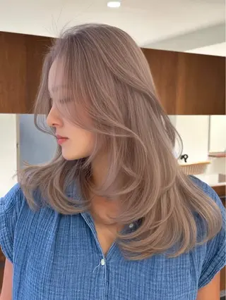 ミディアム 艶髪ハイトーン 💎凜💎のヘアスタイル