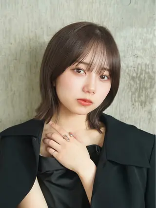 ミディアム yelm所属・🫒オリーブカラー ミディアムレイヤー✨のヘアスタイル