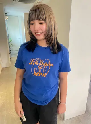 ミディアム カラー MIU/ルーツカラー 顔まわりレイヤーのヘアスタイル