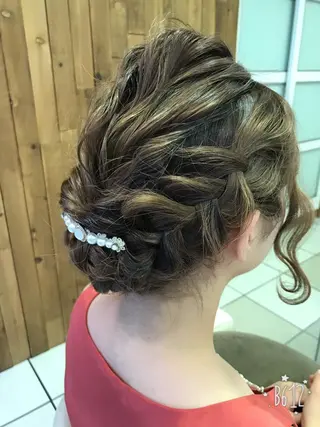 セミロング ヘアアレンジ にった みずきのヘアスタイル