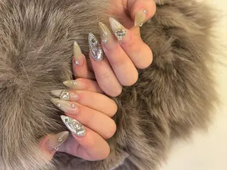 ネイル ネイルサロンエーナイン東雁来店所属・ナカガワ ユラのネイルデザイン