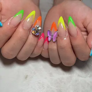 セミロング 知花 梨花のネイルデザイン