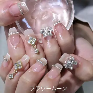 ネイル フラワー ムーンのネイルデザイン