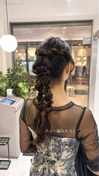 ロング ヘアアレンジ SALOWIN新宿三丁目 Frente店所属・薄田 珠美のヘアスタイル