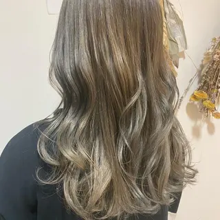 ミディアム 長井 麻帆のヘアスタイル