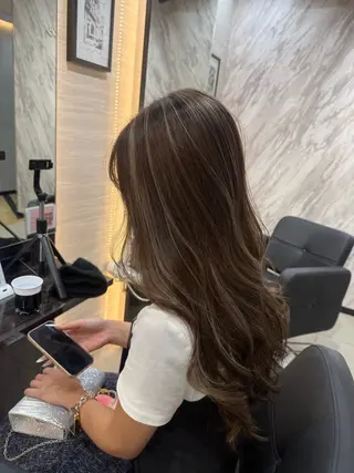 ロング ラピス大阪アメ村店所属・大阪ハイトーン✨ 🇺🇸髪質改善🌴のヘアスタイル