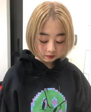 ショート TOMOYAレイヤー ブリーチ縮毛矯正のヘアスタイル