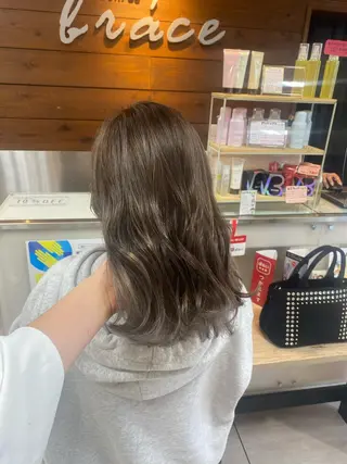 セミロング カラー ヘアアレンジ HAIRSALONLOOP所属・川上 麻梨阿のヘアスタイル
