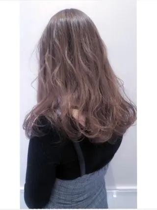 ロング カラー 赤阪 優奈のヘアスタイル