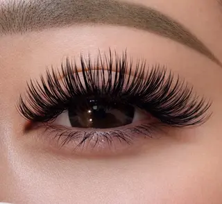 マツエク・マツパ Eyelash Salon Glück所属・佐久間 春菜のマツエク・マツパデザイン