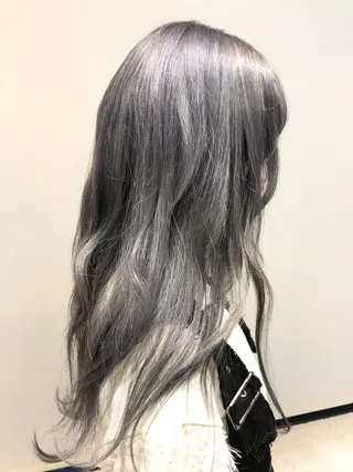 ロング カラー ワタナベ テルマサのヘアスタイル