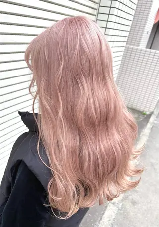 セミロング 綾乃／デザインカラー ／ハイトーン／ボブのヘアスタイル