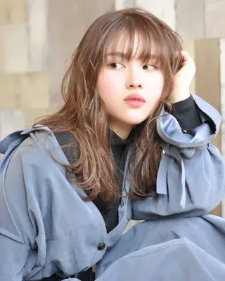 セミロング カラー Aile所属・酸性ストレート／カラ ー/山下高明のヘアスタイル