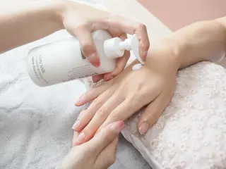 ネイル パラジェル認定サロン　ネイルケア&スパLovin所属・稲田 彩夏のネイルデザイン