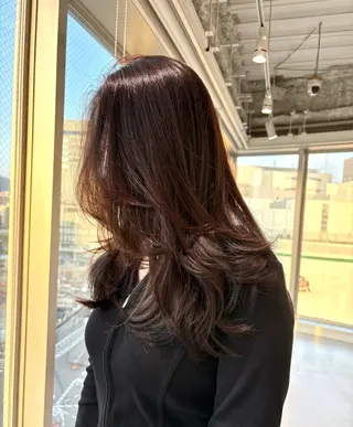 ロング EIGHT mana 海外グレージュ🥥のヘアスタイル