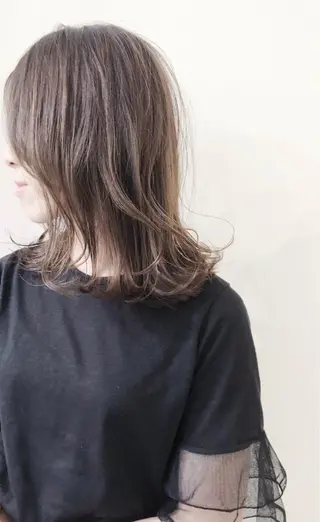 ミディアム カラー 宮原 佳苗のヘアスタイル