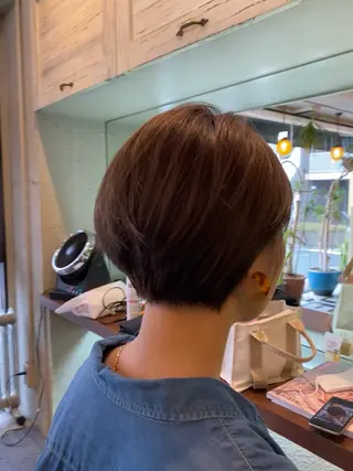 ショート タツキ／レイヤー／ パーマ／艶カラーのヘアスタイル