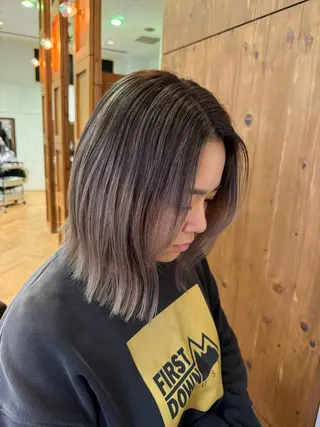 ミディアム カラー 溝口 槙里也のヘアスタイル