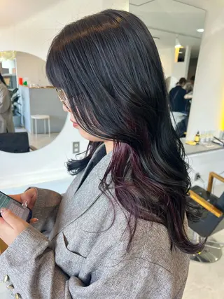 ロング カドムラ モエのヘアスタイル