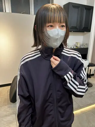 ミディアム Yui. ハイトーン/パーマ/のヘアスタイル