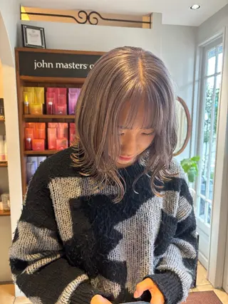 カラー 岩切 美海のヘアスタイル