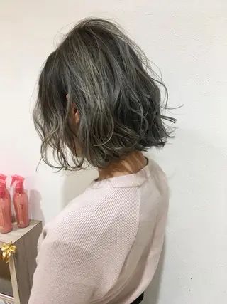 ミディアム graxi'    グラシー所属・ブリーチ/ハイトーン SERINAのヘアスタイル