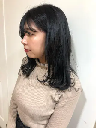 セミロング カラー MIOベージュカラー 柔らかいカラーのヘアスタイル