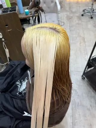 セミロング カラー 艶髪/ハイトーン/ ヘアセット/モエノのヘアスタイル