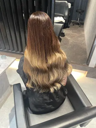 ロング ハイトーン ／ レイヤー/吉田陸斗のヘアスタイル