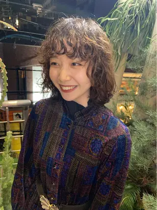 ミディアム パーマ qiie/ワンカラー インナーカラーのヘアスタイル