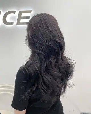ロング カラー 🤍上質艶ワンホン ヘアMAYU🤍のヘアスタイル