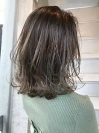 ミディアム カラー 前田 桃花のヘアスタイル